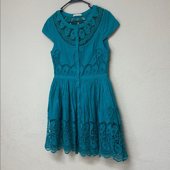 Alice + Olivia womans eyelet Teal Lace mini Dress size S - Picture 3 of 6
